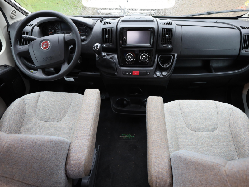 Hymer T 698 CL Queensbed photo: 14