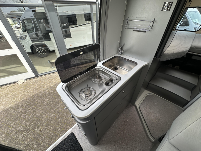 Adria Twin 640 SLX 150 hp solar panel photo: 11