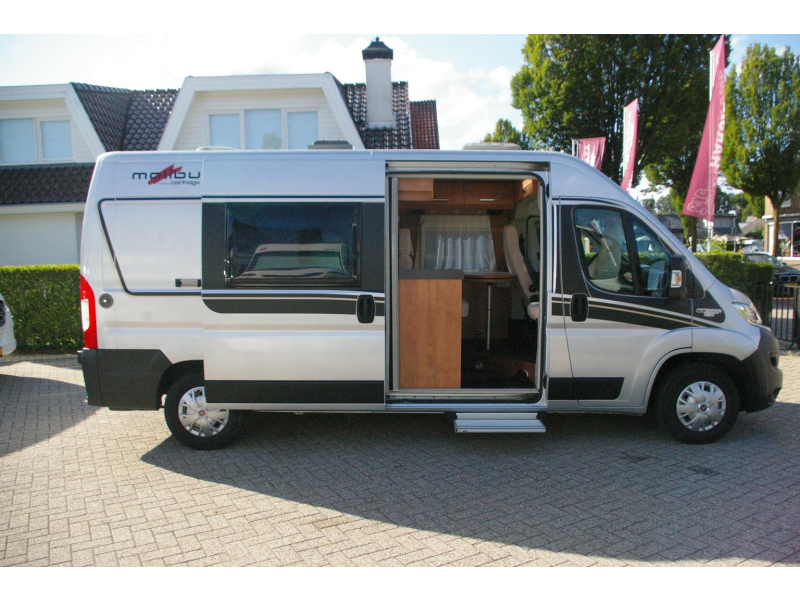 Carthago Malibu 600 Automaat, Dwarsbed.  foto: 4