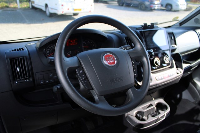 Challenger Graphite Vip Edition T 328 idem Chausson 788 AUTOM&Aacute;TICO Fiat 140 cv equipado con cama Queen y cama abatible 4 pers. (76 foto: 17