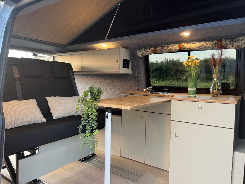 Volkswagen T6 Buscamper Neue Einrichtung Foto: 1
