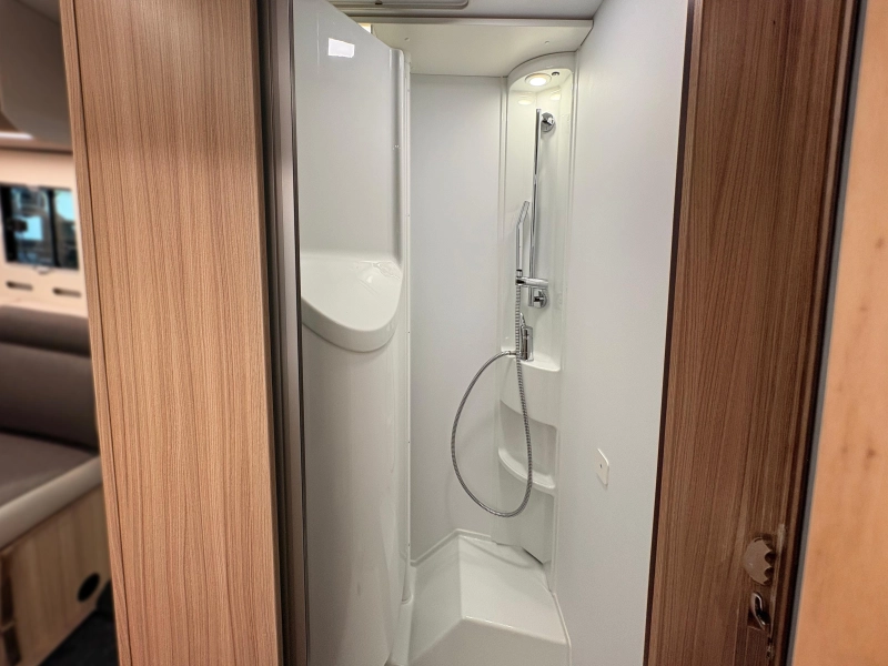 Adria Compact DL 60 a&ntilde;os / autom&aacute;tico foto: 11