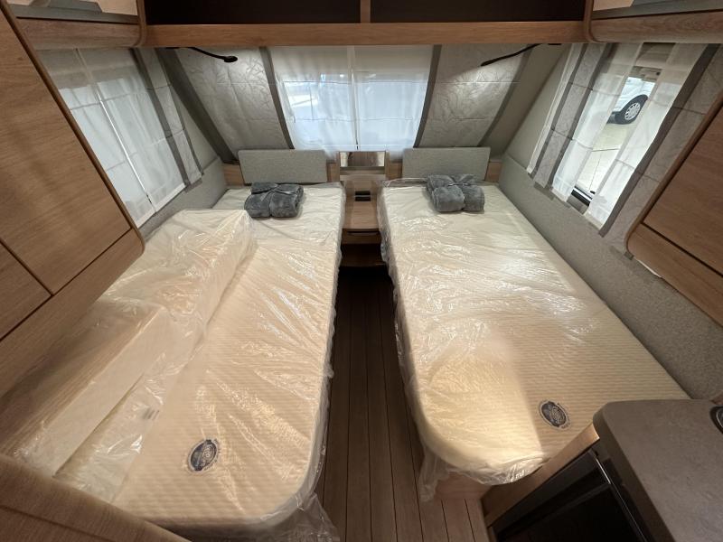 Knaus Sudwind 60 Years 460 EU enkele bedden / voorraam  foto: 13