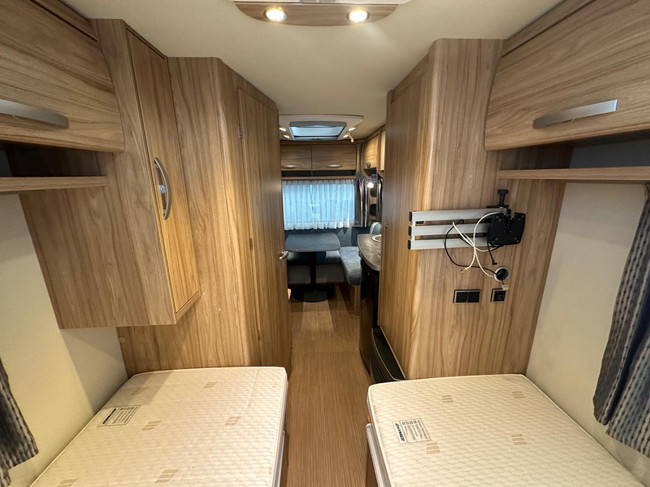 Eriba Nova Light 470 Crystal Silver foto: 22