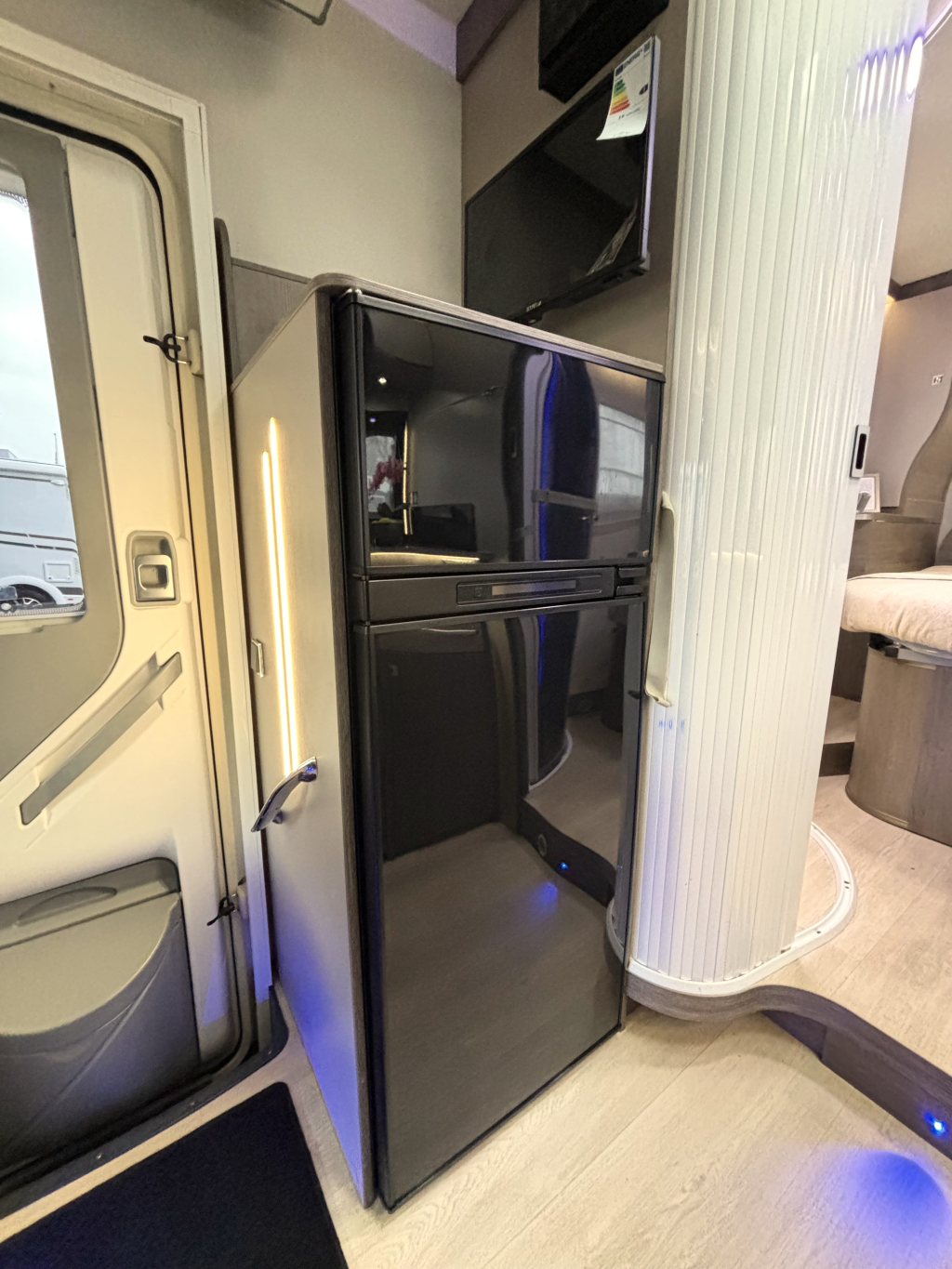 Challenger Graphite 288 AUTOMATIC 15.000KM! QUEEN BED LIFT BED photo: 8