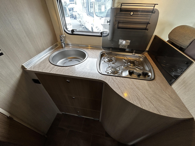 Bürstner Nexxo 580 T Hefbed/2015/5.8M/Euro-5!  foto: 14