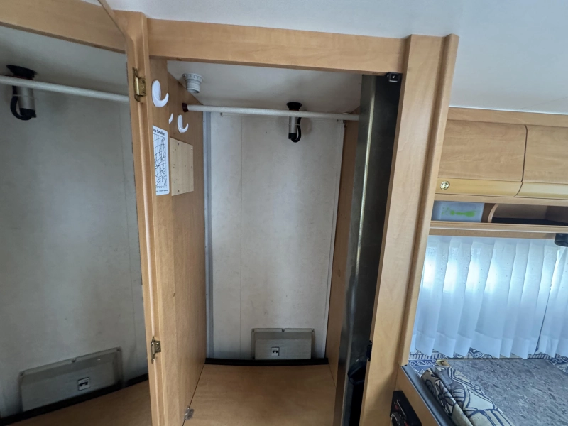 Dethleffs Globetrotter Cama francesa Aire acondicionado dinette foto: 26