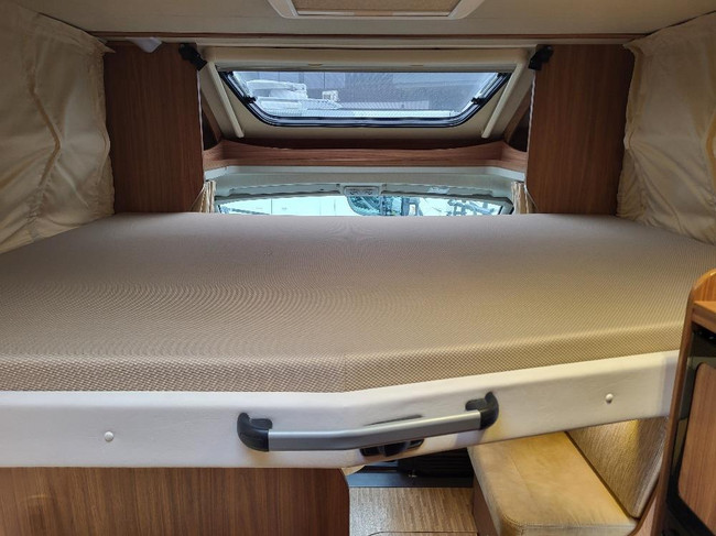 Carado T449 Queensbed + Hefbed foto: 17