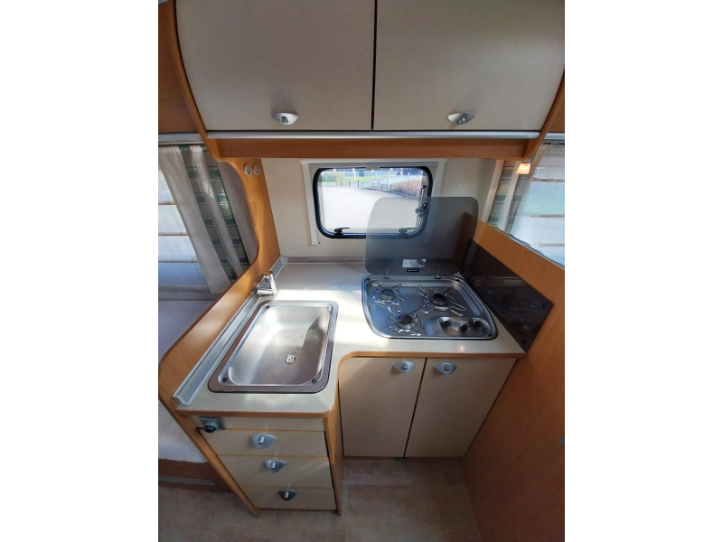 Bürstner Nexxo T 720 ENKE met lage enkele bedden  foto: 7