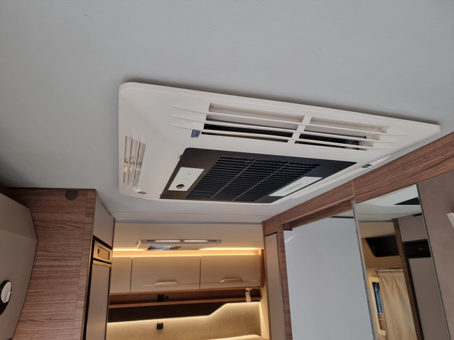 Knaus R11 Van TI 650 MEG Vansation | Automatic | Roof air conditioning | Single beds | Camera | Lane-assist | Very good condition! photo: 13