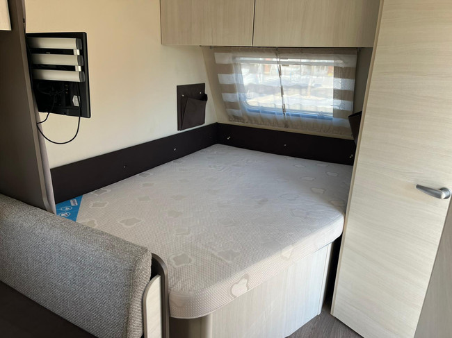 Caravelair Antares 476 Family Bunk bed | Bicycle rack | Awning | TV | French bed | Train seat | Screen photo: 7