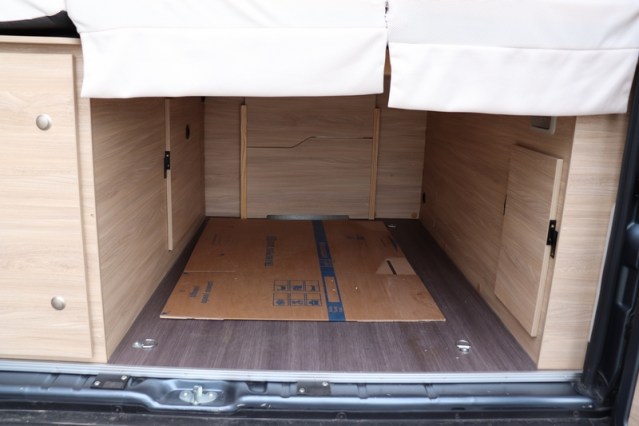 Autocaravana compacta Boxstar Street 600 del establo de Knaus compacta 5.99 m cama transversal Fiat 140 cv (47 foto: 13