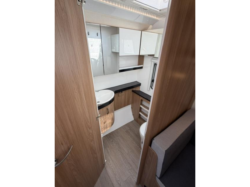 Hobby Excellent 460 SL Incl. Mover and Awning photo: 20