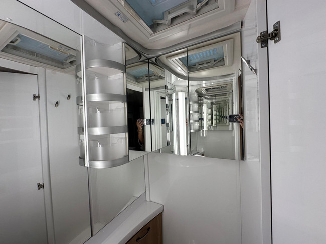 Hobby De Luxe 440 SF photo: 16