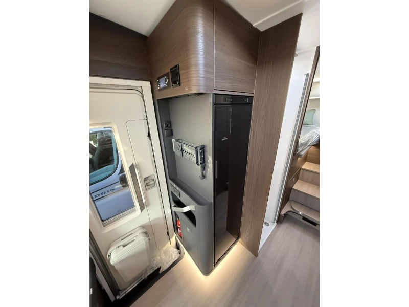 Adria Matrix Supreme 670 DL Automaat - 180PK - 44H  foto: 19