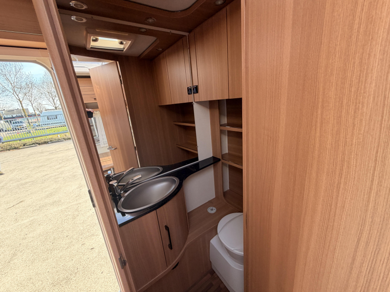 LMC Style 410 D Mover+Markise+Fahrrad+Vorzelt Foto: 8