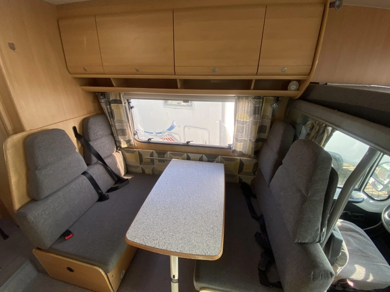 Dethleffs Globetrotter 6 PERS Met stapelbed &XXL garage  foto: 26