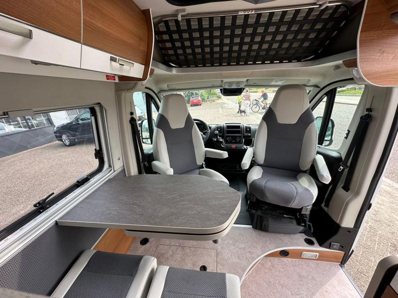 VANTourer 600 D 6 plazas para dormir y cama elevable y techo elevable foto: 7