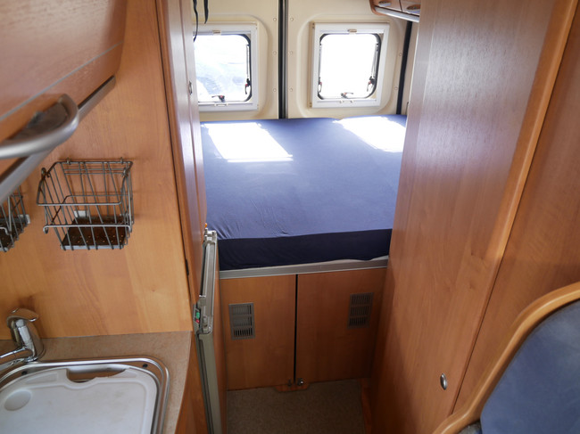 ROLLER Team Livingstone 2, 6 Meter Buscamper, Dwarsbed, Van Swing foto: 17