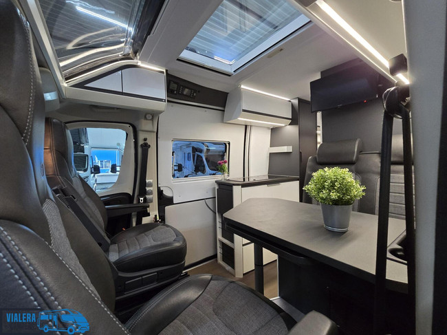 Adria Twin Supreme 640 SLB *Automaat 180pk* Lengtebedden foto: 15