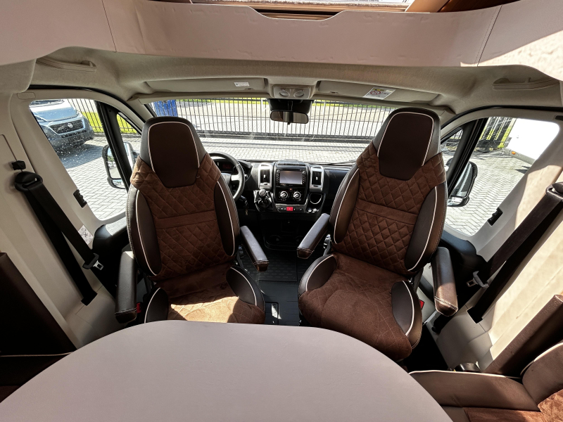 Knaus Platinum Selection 650 MF Fransbed/2017/6.9M/Euro-6  foto: 13