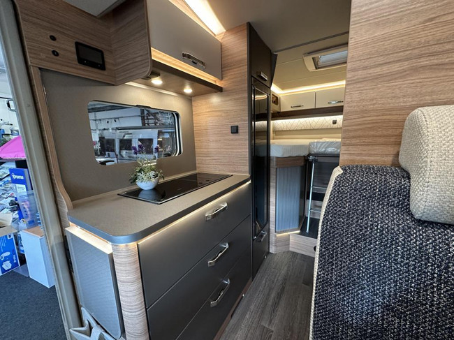 Weinsberg CaraSuite 650 MEG automaat, 165 pk, hefbed foto: 10