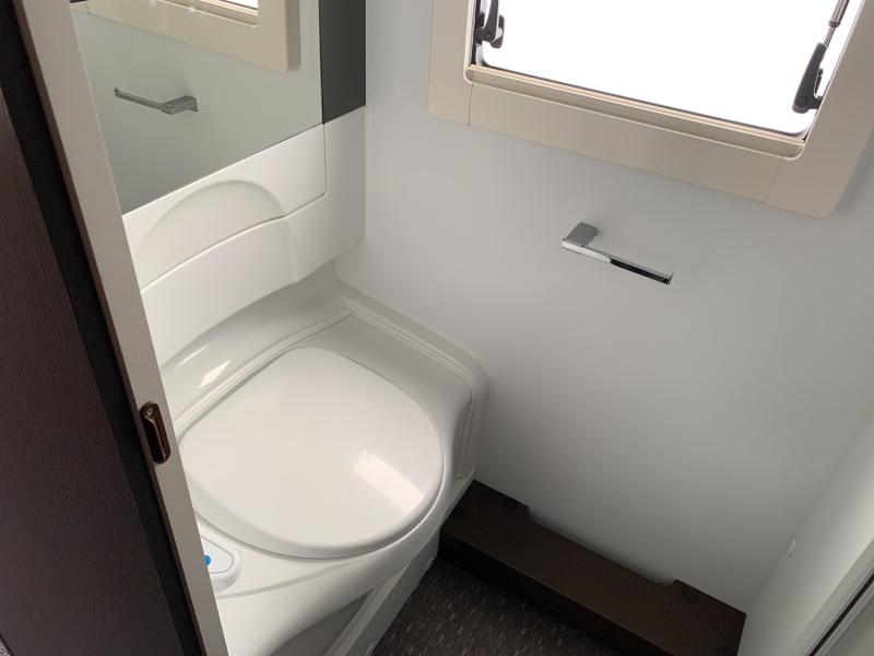Adria Alpina 663 PT Zeer compleet!!  foto: 12