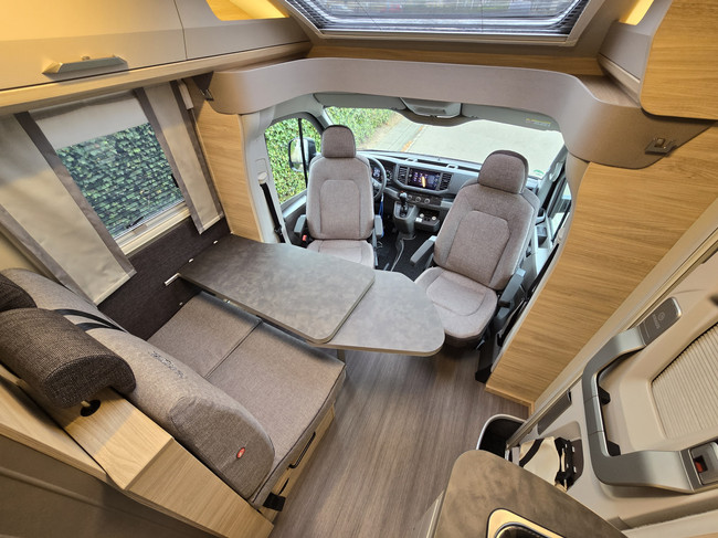 Knaus VAN TI PLUS 650 MEG PLATINUM SELECTION AUTOMATIK 180 PS NUR 16.866 KM !! KLIMAANLAGE LUFTFEDERUNG TV + SATELLIT L&Auml;NGSBETTEN DREHBARE ABNEHMBARE ANH&Auml;NGERKUPPLUNG Foto: 21