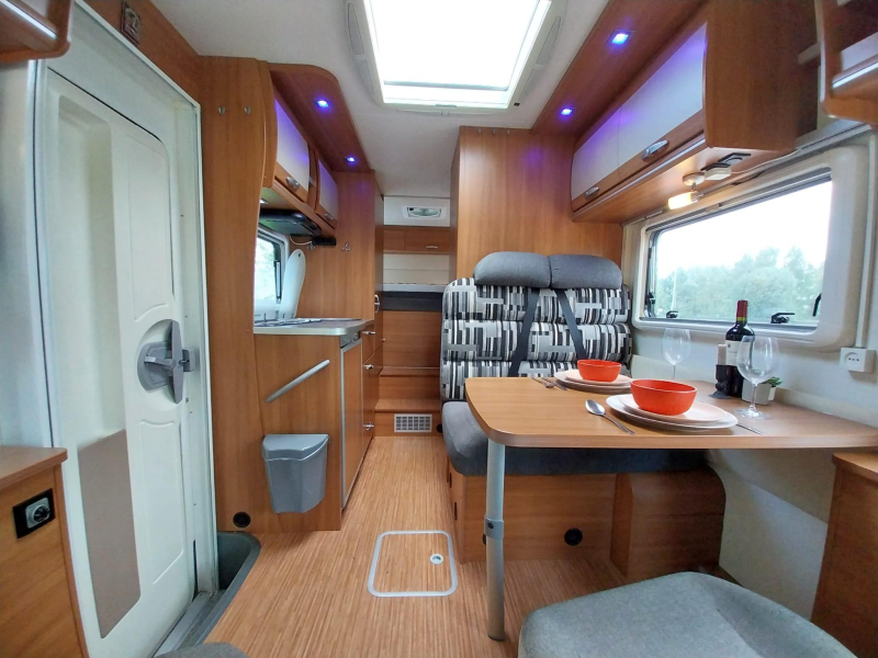 Knaus Sportliner 650 MG met solair en maxxfan  foto: 1
