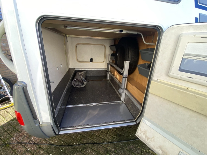 Hymer Camp 644 G 6 pers GROTE GARAGE 2,8  foto: 6