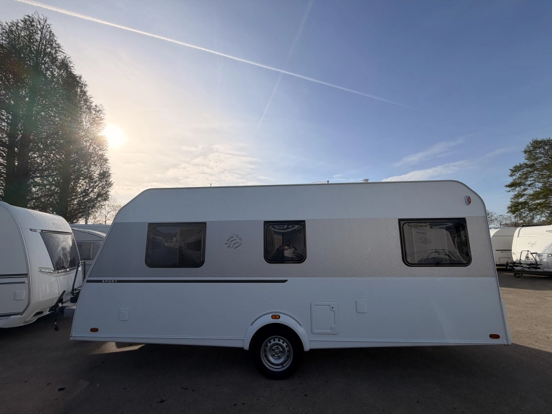 Knaus Sport 500 EU 1800KG + Camas individuales foto: 2