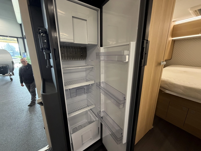 Adria Coral Plus 650 DC Queensbett / Automatik Foto: 10