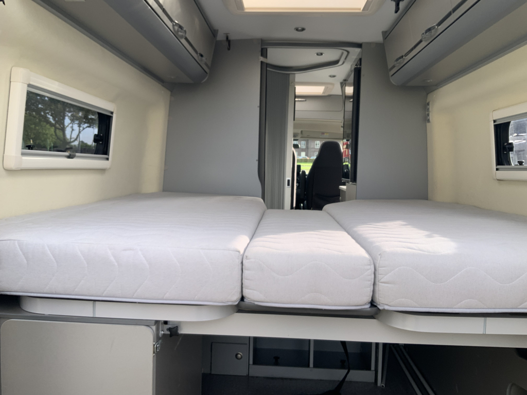 Adria Twin 640, 2.3 MultiJ. 150 PK, Buscamper, AUTOMAAT, M Camper Centrum On the Road aan de Noorderringweg 4 in Marum. foto: 5
