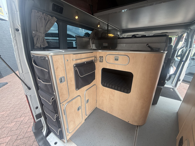Westfalia ford nugget 4 plazas aire acondicionado techo elevable llantas de aleaci&oacute;n calefacci&oacute;n estacionaria enganche de remolque panel solar bearlock foto: 21