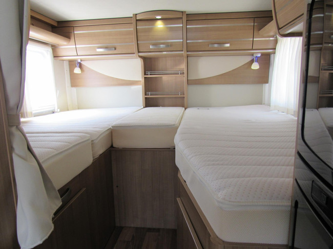 Hymer Exsis-i EX 688 Enkelebedden hefbed integraal bj2014 foto: 9