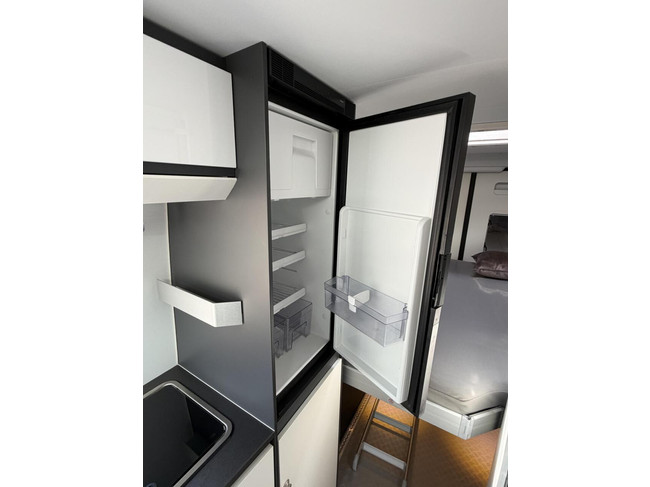 Adria Twin Supreme 640 SGX 9T-Automaat Zonnepaneel Victron Systeem foto: 16