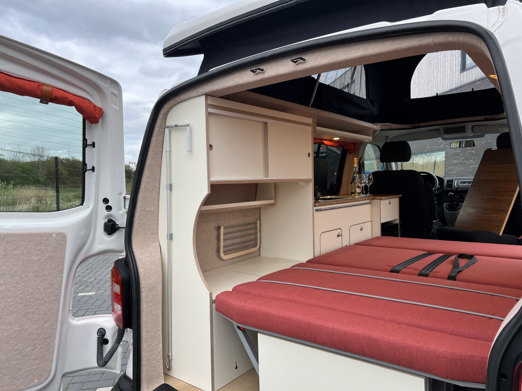 Volkswagen T6 Buscamper 2017 BENZINE foto: 14