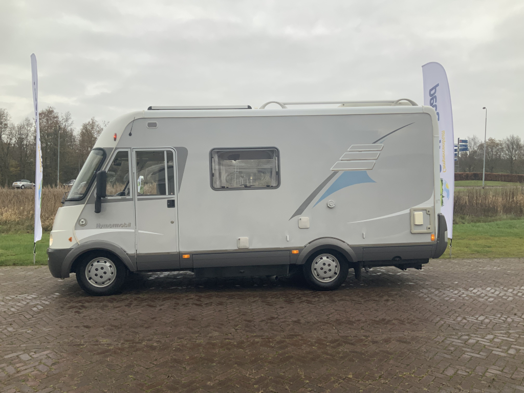 Hymer B 584 2.8 JTD 128 PK, Integraal, Motor-airco, Hef-bed voor, 3 Isri stoelen, Lange-bank, Trekhaak,, Bj. 2005 Camper Centrum On the Road aan de Noorderringweg 4 in Marum. foto: 11