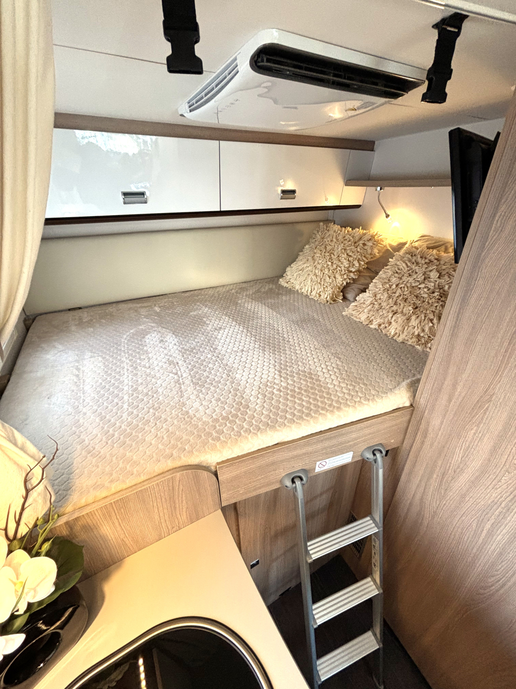 Adria Laika Compact V5 2022 EURO6 TOUTES OPTIONS FIAT8 ! CLIMATISATION DE TOIT photo : 2