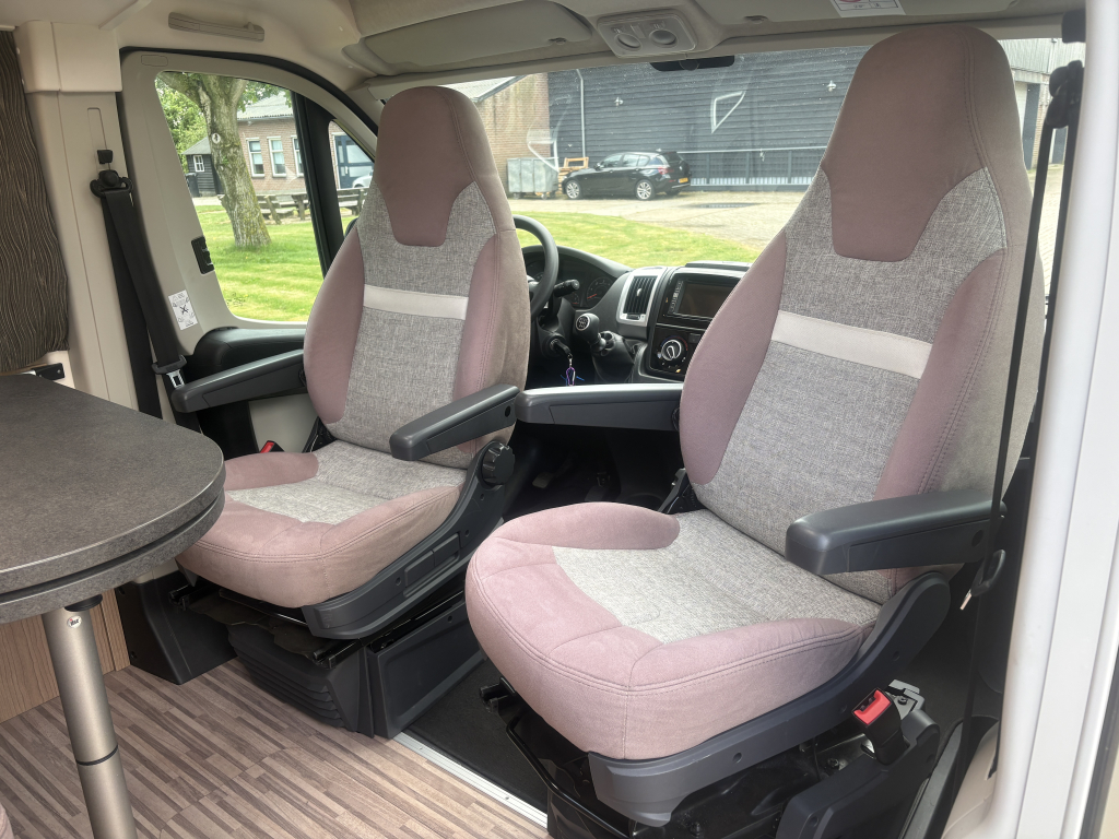 Carthago Malibu Charming LE GT640 2.3 Turbo 150pk photo : 14