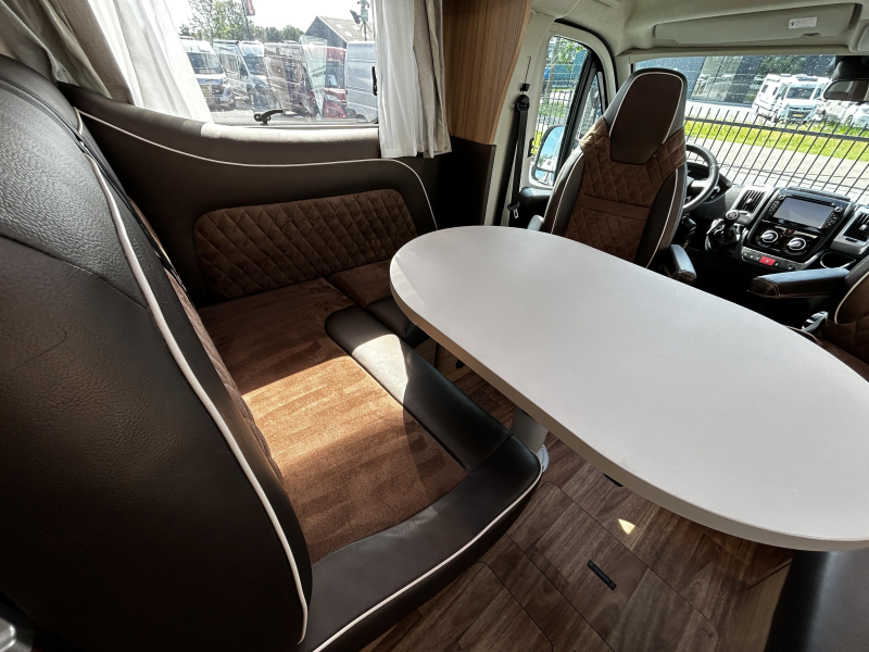 Knaus Platinum Selection 650 MF Fransbed/2017/6.9M/Euro-6  foto: 14