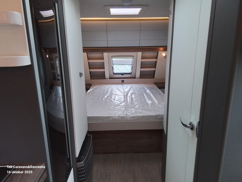 Hobby Excellent Edition 540 UFF con cama queen foto: 7