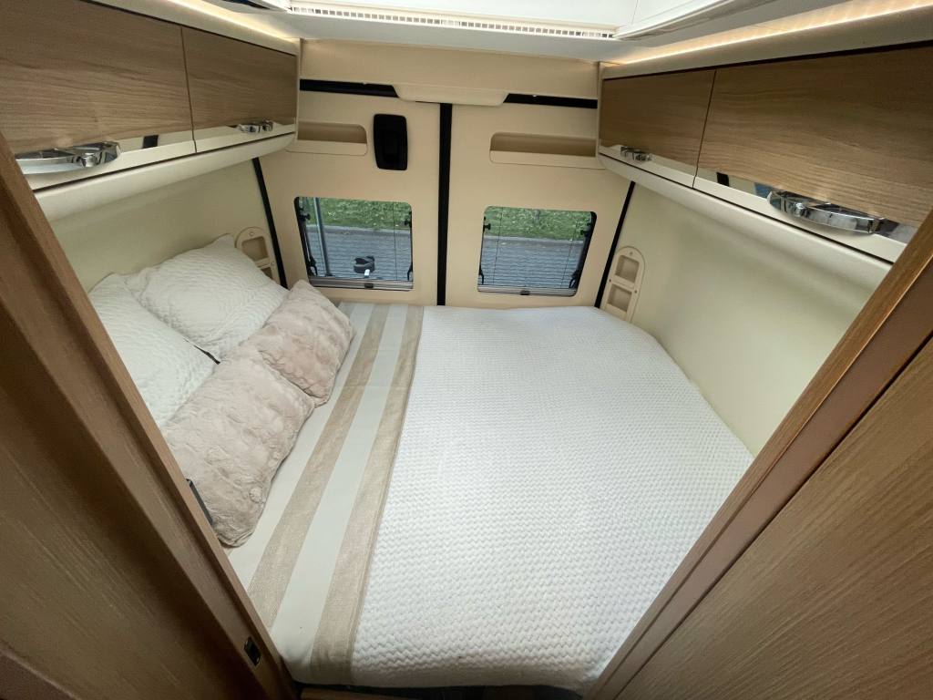 Adria Twin 640 SPX DWARSBED ZONNEPANEEL BEARLOCK EURO6 foto: 2