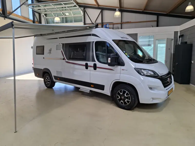 Rapido I 896 F Queensbed / New condition!