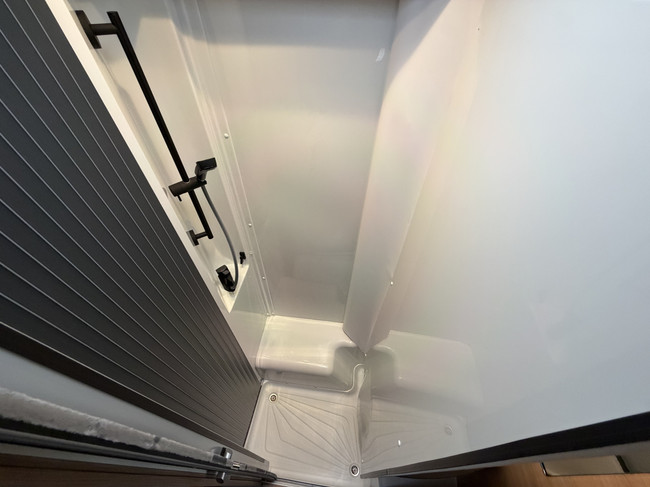 Knaus Live Wave 650 MEG Black Select Foto: 22