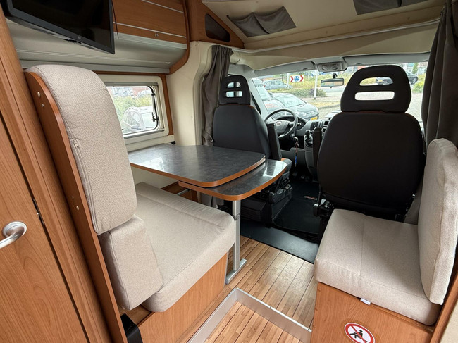 Maesss Sunline T665 nieuwstaat lengtebedden foto: 7