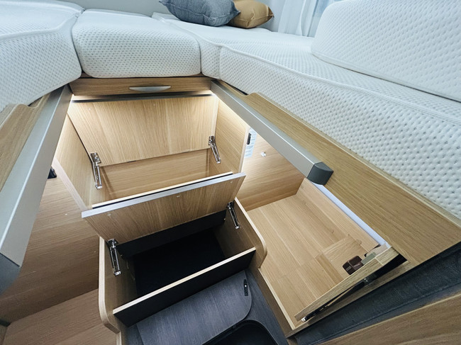 Adria MATRIX 670 SL Axess Camas separadas, suelo completamente plano, 5 plazas con cintur&oacute;n foto: 23