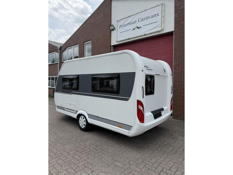 Hobby De Luxe 400 SFE Incl. Mover and Awning photo: 4