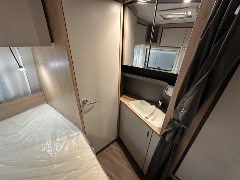 Knaus Sport 450 FU fransbed / rondzit | A69  foto: 12