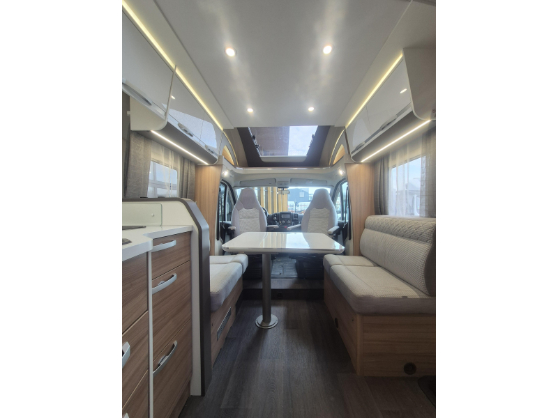 Adria Matrix Plus 670 DL face to face Foto: 11